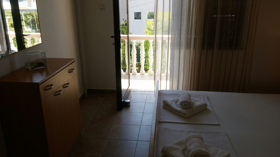 Others 5, Wish Apartment, Pag