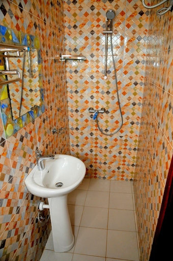 Bathroom 4, Victoria Lake View Guest House & Safaris, Busiiro