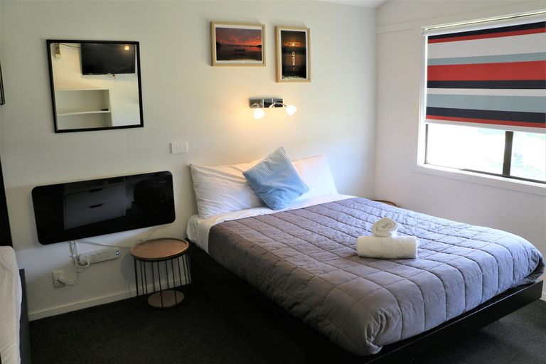 Bedroom 2, Kaiteriteri Reserve Cabins, Tasman