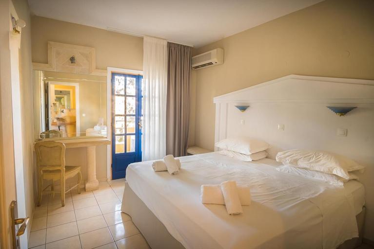 Bedroom 3, Parthenis Hotel & Suites, Crete