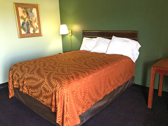 Bedroom 2, Americas Best Value Inn Manchester, TN, Coffee
