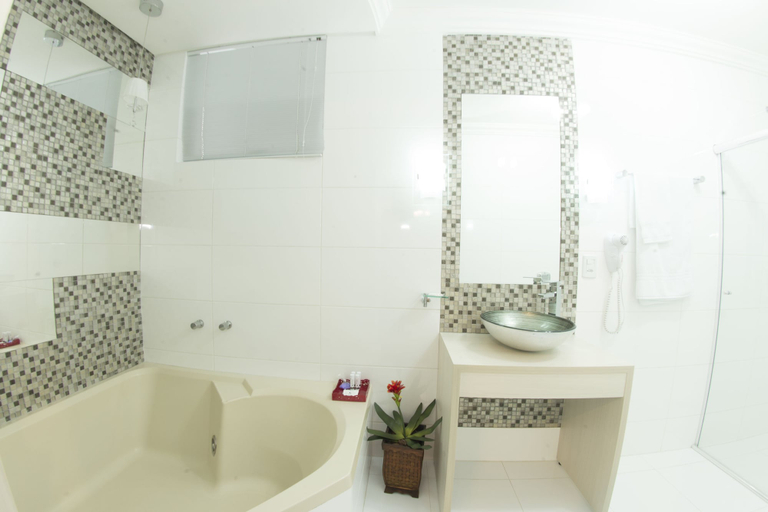 Bathroom 5, Regente Hotel, Pato Branco