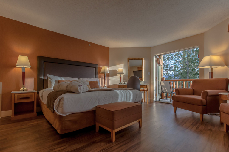 Bedroom 3, Coast Hillcrest Hotel, Columbia-Shuswap