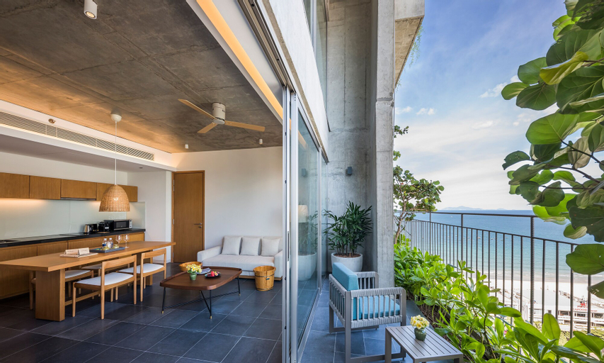Exterior & Views 26