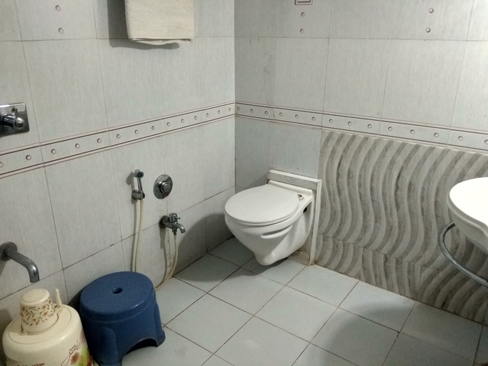 Bathroom 3, JK Rooms 122 Shaheen Lodging & Boarding, Nagpur