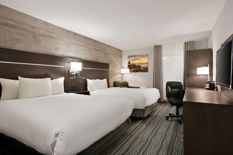 Bedroom 3, Days Inn by Wyndham Kingston, Frontenac
