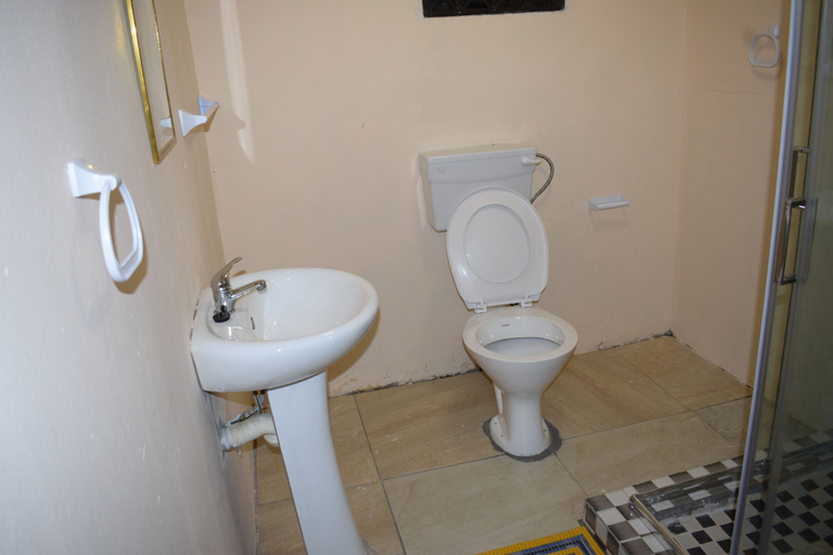 Bathroom 3, Lindo Guest House, Uthukela