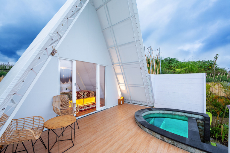 Exterior & Views 27
