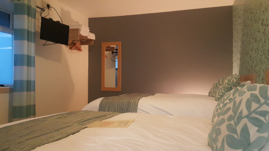 Bedroom 3, The Maple Hotel, Sefton