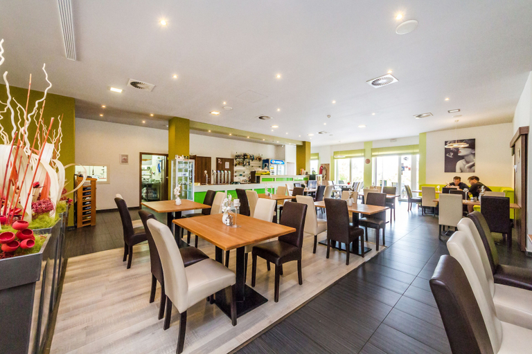 Food & Drinks 5, Nad Kralovnou Hotel & Restaurant, Praha 16