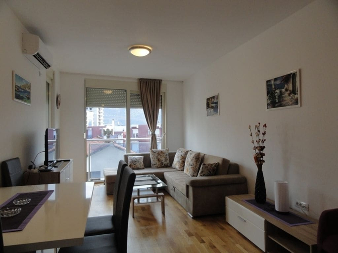 Others 5, Center Apartment C 25