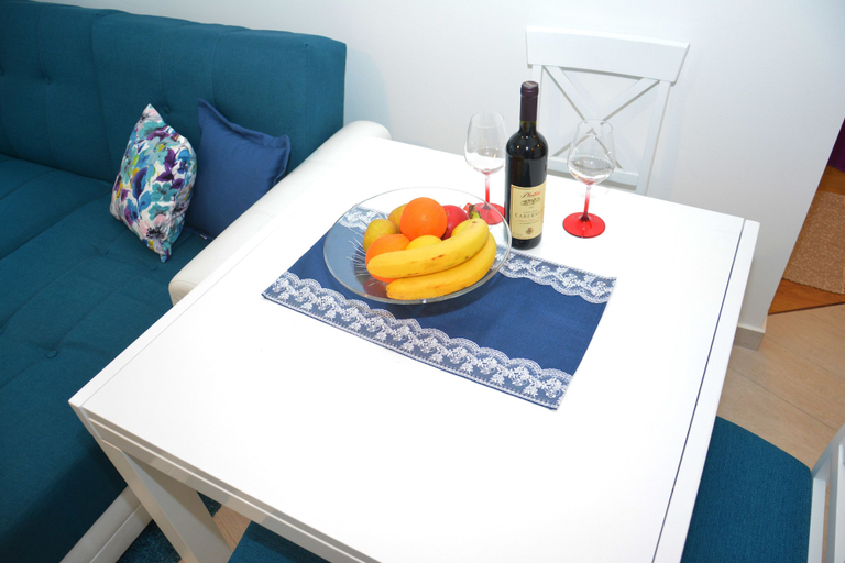 Others 5, Apartment Vaki