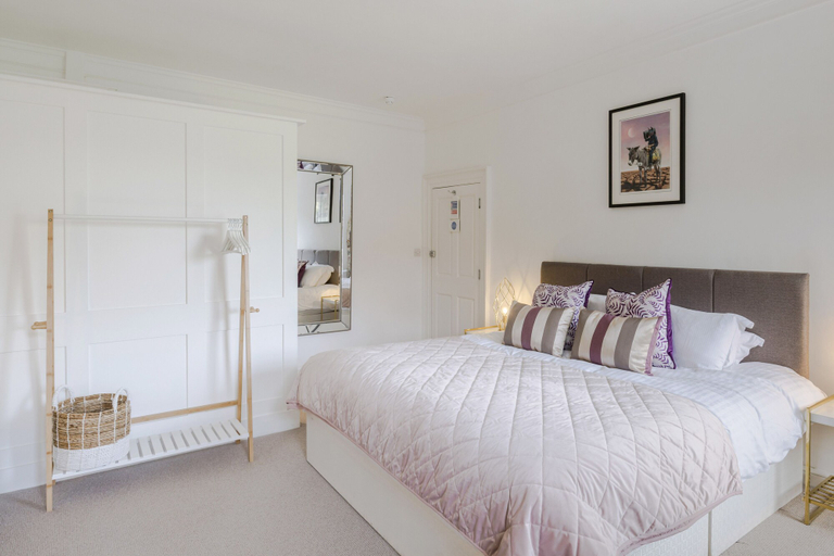 Bedroom 2, 4 Berkeley Sq - YourApartment, Bristol