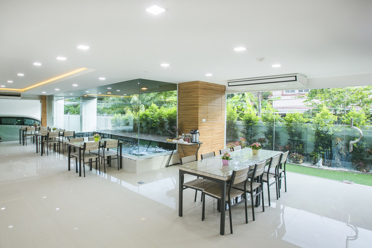Food & Drinks 5, Thawan Apartment, Muang Satun