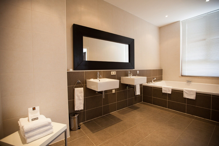 Bathroom 5, Hotel La Reine, Eindhoven