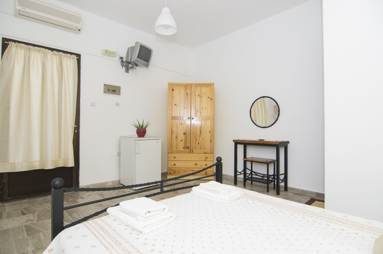 Bedroom 4, Margarita Studios, South Aegean