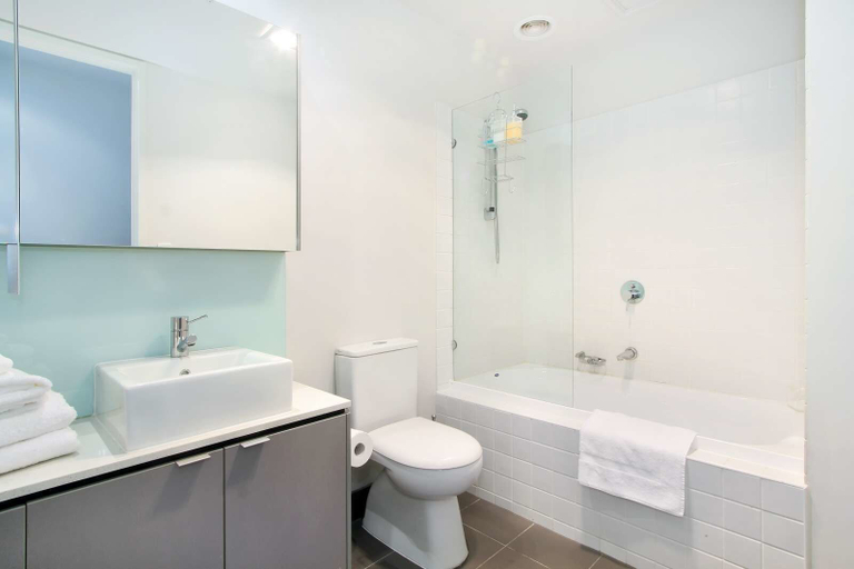Bathroom, Spacious Bayside Lifestyle, Melbourne