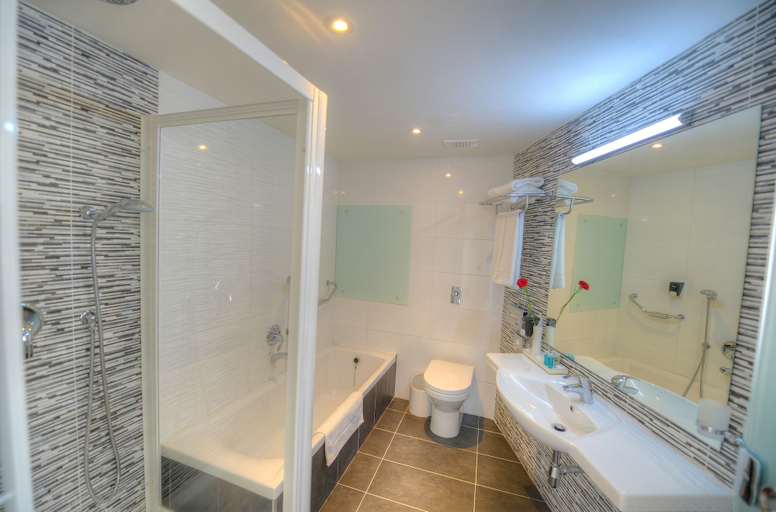 Bathroom 5, The Preluna Hotel