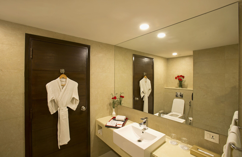 Bathroom 3, Kings Forth Hotels, Delhi