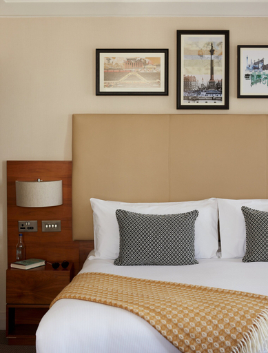 Bedroom 3, The Clermont London, Charing Cross, London