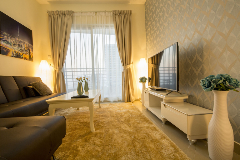 Others 5, Deluxe Apartment with Lake View, Dubai