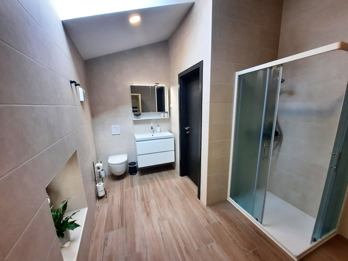 Bathroom 3, Apartments Hlapi with SPA, Kobarid