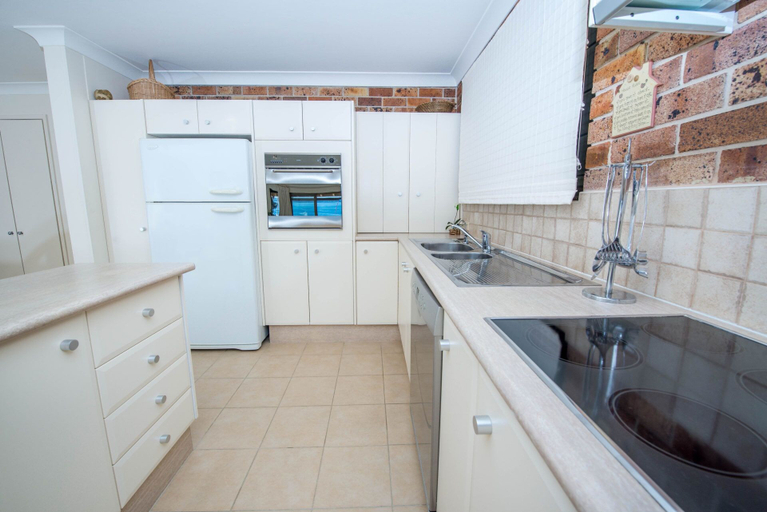 Others 5, A Yachtsmans Rest Unit 4, 37 Victoria Parade, Port Stephens
