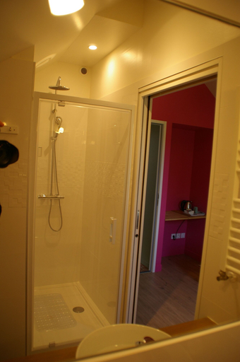 Bathroom 5, La Musardine en Vexin, Val-d'Oise