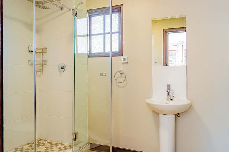 Bathroom 4, Springholm, Umgungundlovu