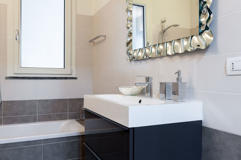Bathroom 2, Be Apartments Fara, Milano