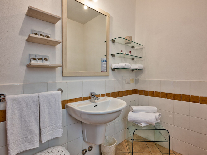 Bathroom 4, Golf Residence, Verona
