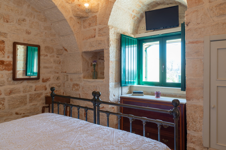 Bedroom 2, Stile e relax nei trulli by Wonderful Italy, Taranto