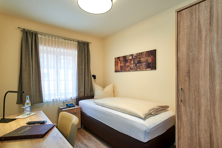 Bedroom 3, Gasthof Gigl, Kelheim