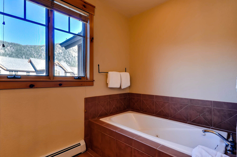 Bathroom 3, Keystone Private Homes by Vail Resorts, Summit