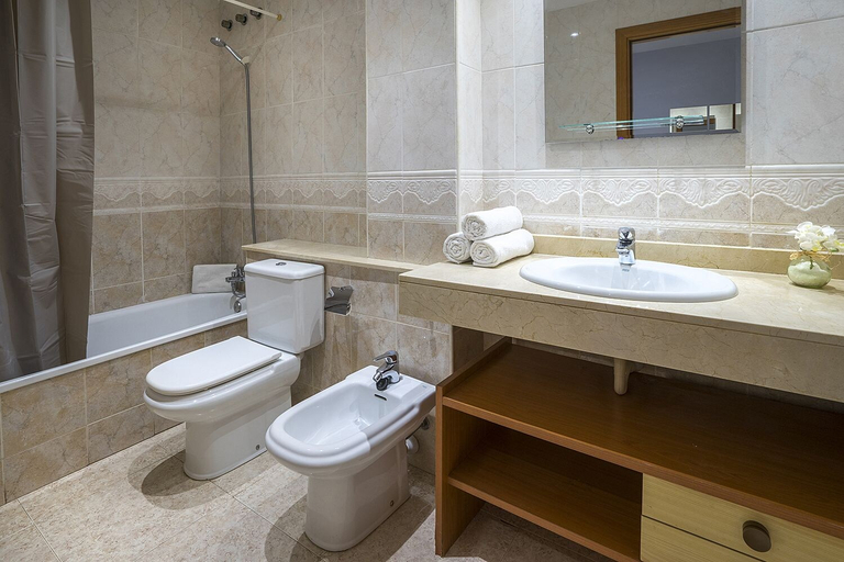 Bathroom 3, Bed And Go, Girona