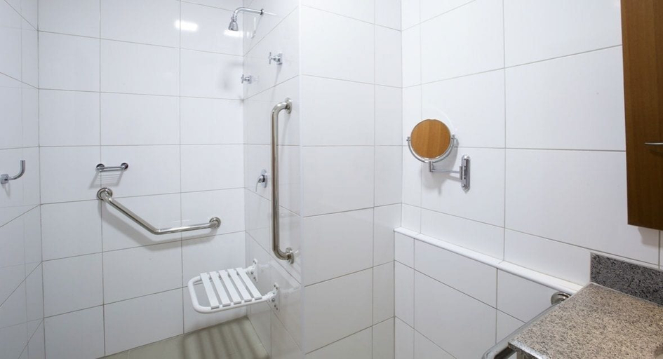 Bathroom 4, Liguori Hotel, Trindade
