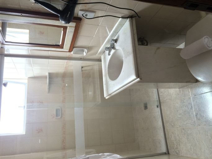 Bathroom 5, Regente Hotel, Pato Branco
