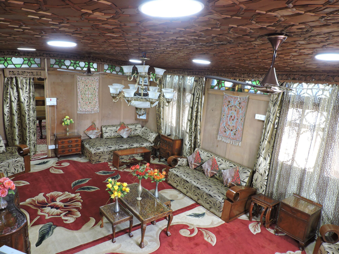 Others, Appollo eleven group of houseboats, Srinagar