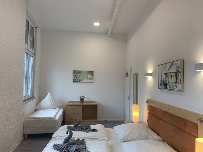 Bedroom 3, Lovely Rooms Next to the Trainstation WG, Düsseldorf