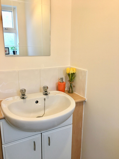 Bathroom 3, Eastleigh House near Airport, Hampshire