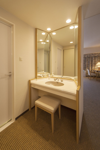 Bathroom 4, Kobe Seishin Oriental Hotel, Kobe