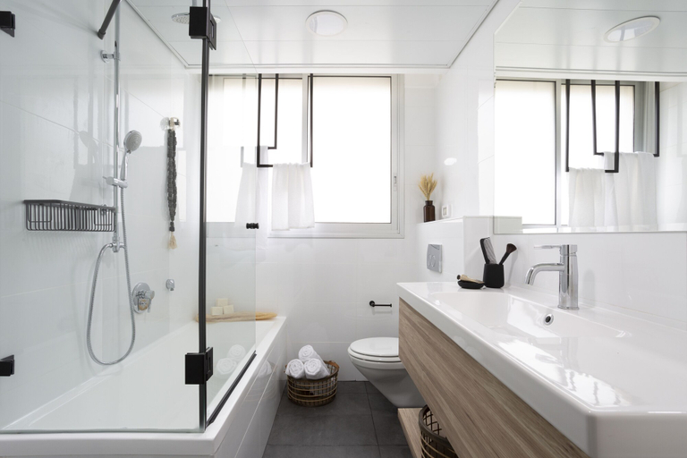 Bathroom 4, Mr. Yavos - By TLV2GO