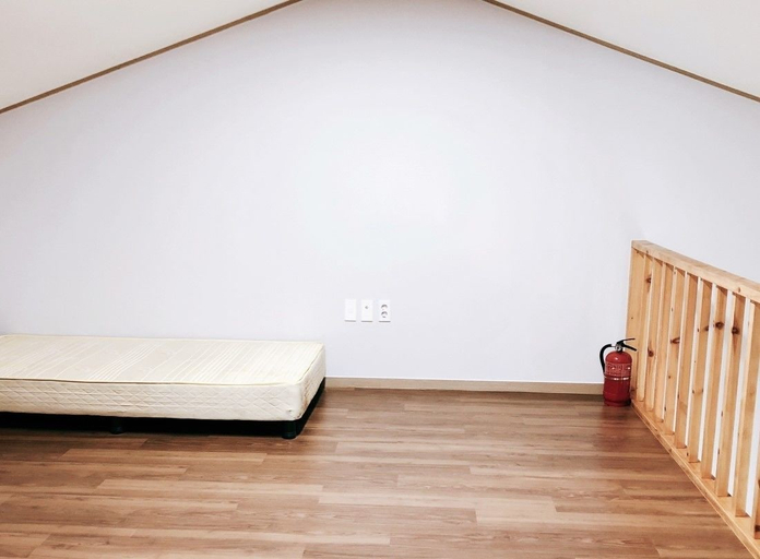 Bedroom 2, Leeds Pension, Seogwipo