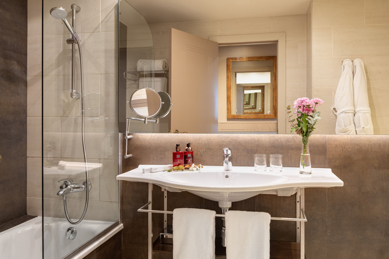 Bathroom 5, Duquesa de Cardona Hotel 4 Sup by Duquessa Hotel Collection, Barcelona