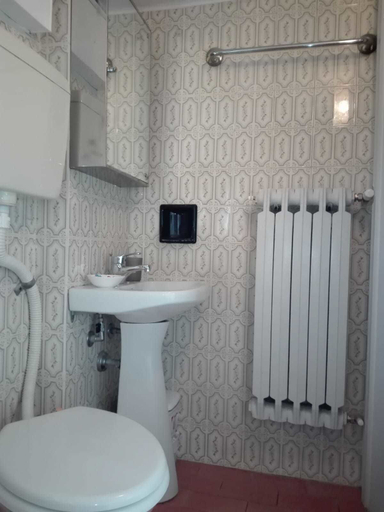 Bathroom 5, B&B Il Cantastorie Casa Molinari-Boldrini, Modena