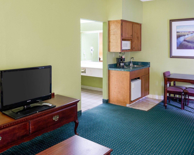 Others 5, Econo Lodge Canton I-55, Madison