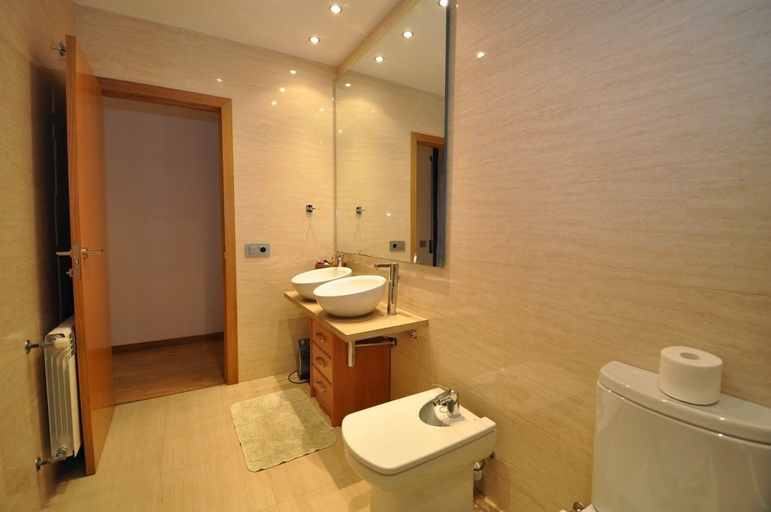 Bathroom 4, Villa Roselles Lloretholiday, Girona