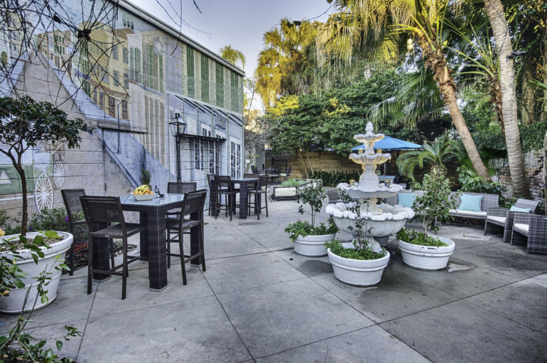 Food & Drinks 5, Elegant NOLA Chateau: Prime Spot - By YouRent, Orleans
