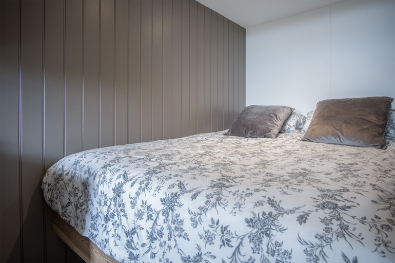 Bedroom 3, Cabin In The Woods - 1 Bed - Kilgetty, Pembrokeshire