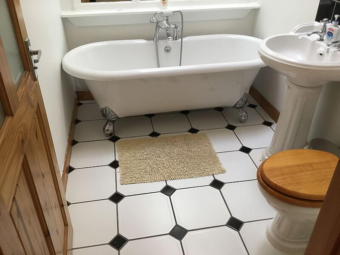 Bathroom 3, 4 Bedroom House Stratherrick, Highland